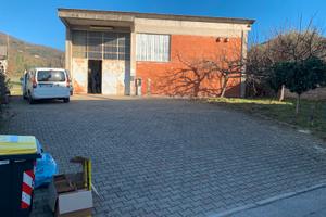 Capannone libero su 4 lati