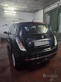 Lancia y