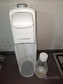 soda stream con bottiglia vuota 