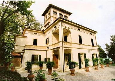 Villa di 1005 m² con più di 5 locali a Dozza