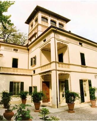 Villa di 1005 m² con più di 5 locali a Dozza