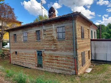 MOMBAROCCIO . CASA INDIPENDENTE 2 livelli + giardi