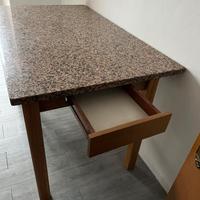 Tavolo legno con piano in granito