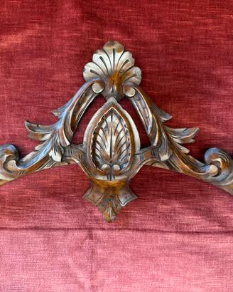 Fregio intagliato in legno di noce