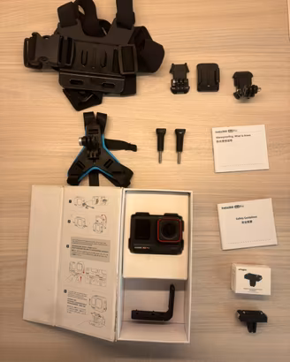 Insta360 Ace Pro  + Scatola e accessori Leggere