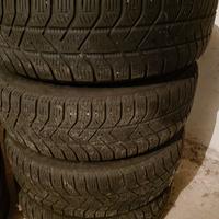 4 gomme invernali 165/70 R14 montate su cerchi