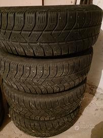 4 gomme invernali 165/70 R14 montate su cerchi