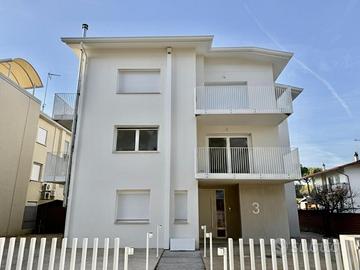 Bicamere ultimo piano ristrutturato con terrazz...