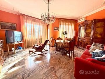 Appartamento di 124 m² con 4 locali e box auto a T