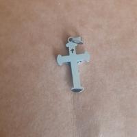 Ciondolo raffigurante crocifisso. 
Nuovo mai usato