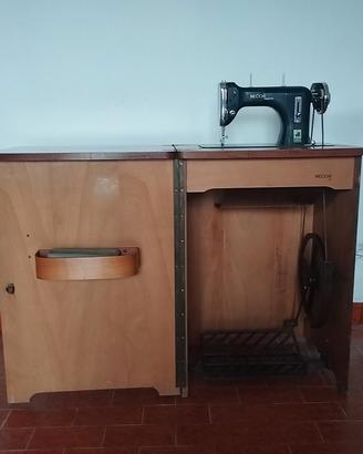 Macchina da cucire Necchi Esperia