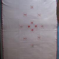 Tovaglia ricamata a mano " Punto Croce "in cotone