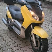 YAMAHA X MAX 250