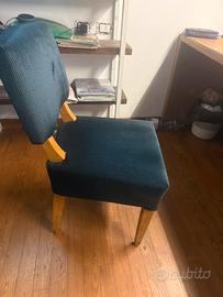 Sedia in velluto blu fatta personalmente artigiano