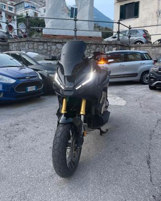 HONDA X ADV 750 SENZA SINISTRI