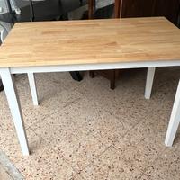 Tavolo moderno con finitura a doghe a Sciacca