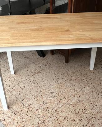 Tavolo moderno con finitura a doghe a Sciacca