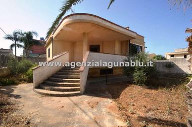 Villa con ampio giardino