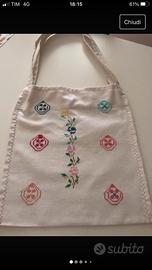 Borsa ricamata a mano