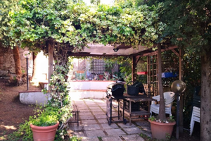 Villa con ampio giardino