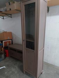 Vetrina Ikea Hemnes e mobile due cassetti 