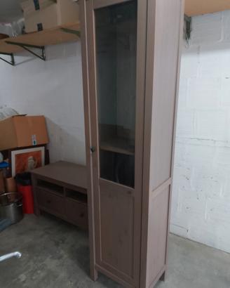 Vetrina Ikea Hemnes e mobile due cassetti 