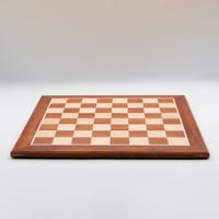 Scacchi con scacchiera il legno