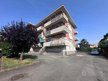 3 LOCALI CON BOX AUTO