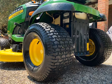 Trattorino tagliaerba john deere