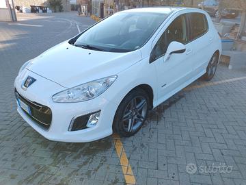 Peugeot 308 Sportium 1.6 eHdi 112cv 5p bianca