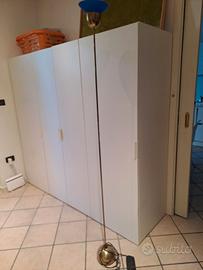 Piantana in ottone con diffusore vetro  Murano blu