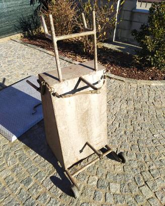 Carrello portabombole - stazione di saldatura