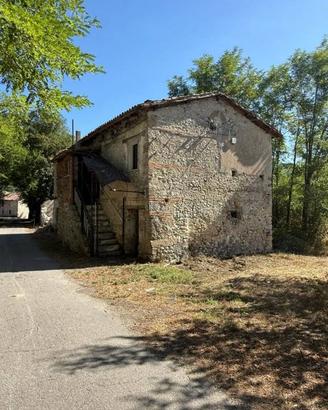 Rustico / Casale di 186 m² con più di 5 locali a C