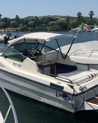 Rio 590 cabin