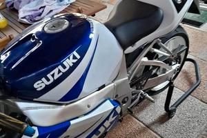 Suzuki GSR 750 - 2002