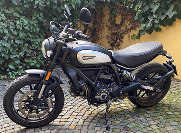 DUCATI SCRAMBLER ICON DARK 800