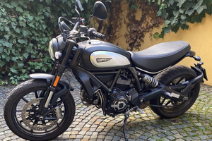 DUCATI SCRAMBLER ICON DARK 800