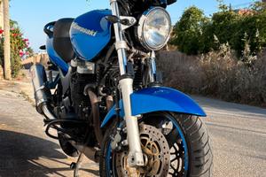 Kawasaki zr7 750cc