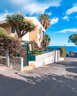 IMMOBILIARE GROUP-. VILLA VISTA MARE