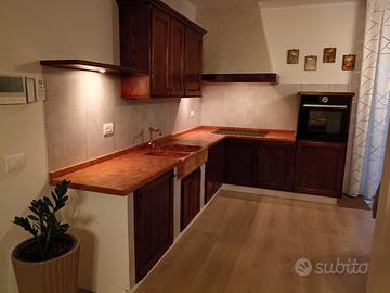 Cucina in arte povera. 