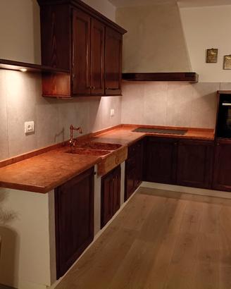 Cucina in arte povera. 