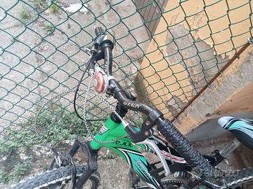 si cede MOUNTAIN BIKE BAMBINO MISURA 20