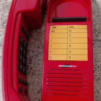 Telefono fisso vintage rosso