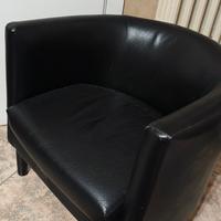 Poltrona a pozzetto in ecopelle nera - Stile IKEA 
