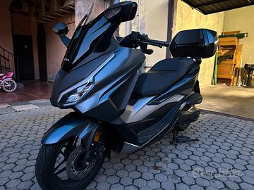 Honda Forza 350 Delux