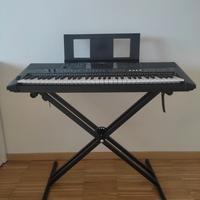 Tastiera Yamaha PSR-E463 incluso leggio e supporto