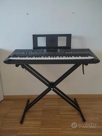 Tastiera Yamaha PSR-E463 incluso leggio e supporto