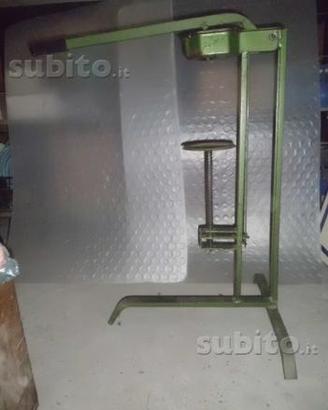 Tappa bottiglie a tre piedi per tappi sughero o la