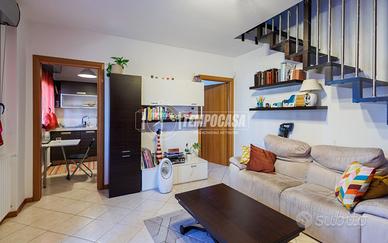 Trilocale su due livelli con doppi servizi, garage
