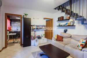 Trilocale su due livelli con doppi servizi, garage